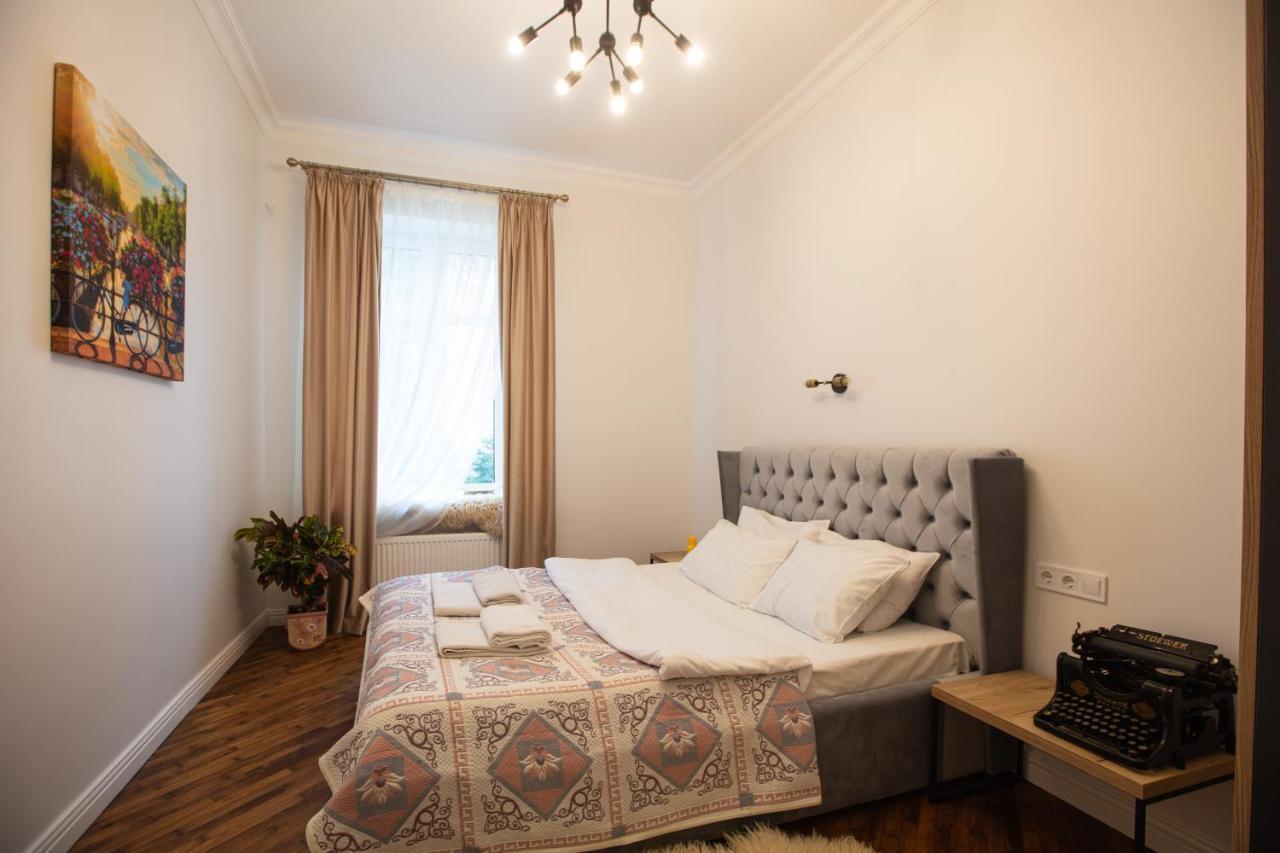 Friends House- Сучасні Апартаменти В Центрі Львова Dış mekan fotoğraf