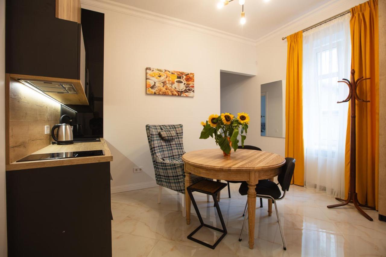 Friends House- Сучасні Апартаменти В Центрі Львова Dış mekan fotoğraf