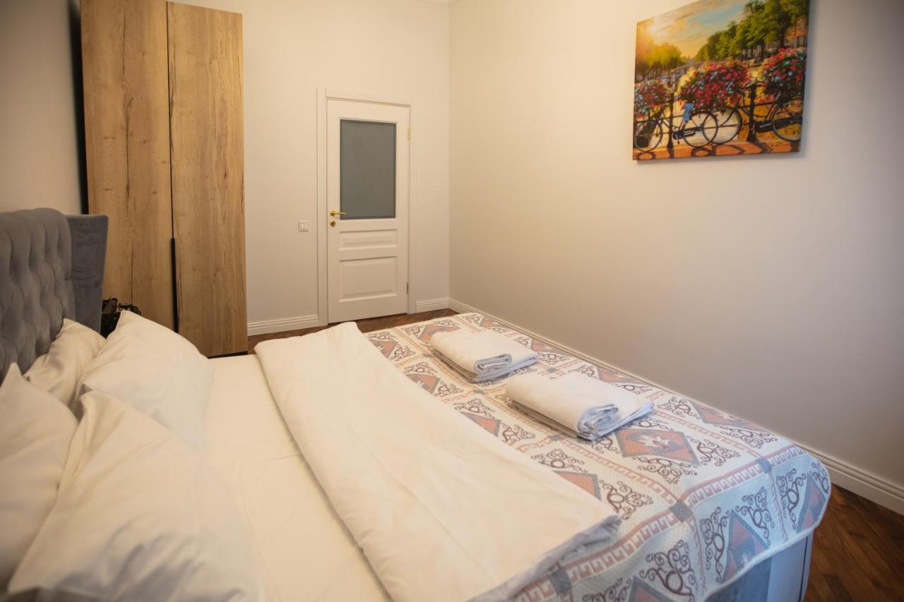Friends House- Сучасні Апартаменти В Центрі Львова Dış mekan fotoğraf