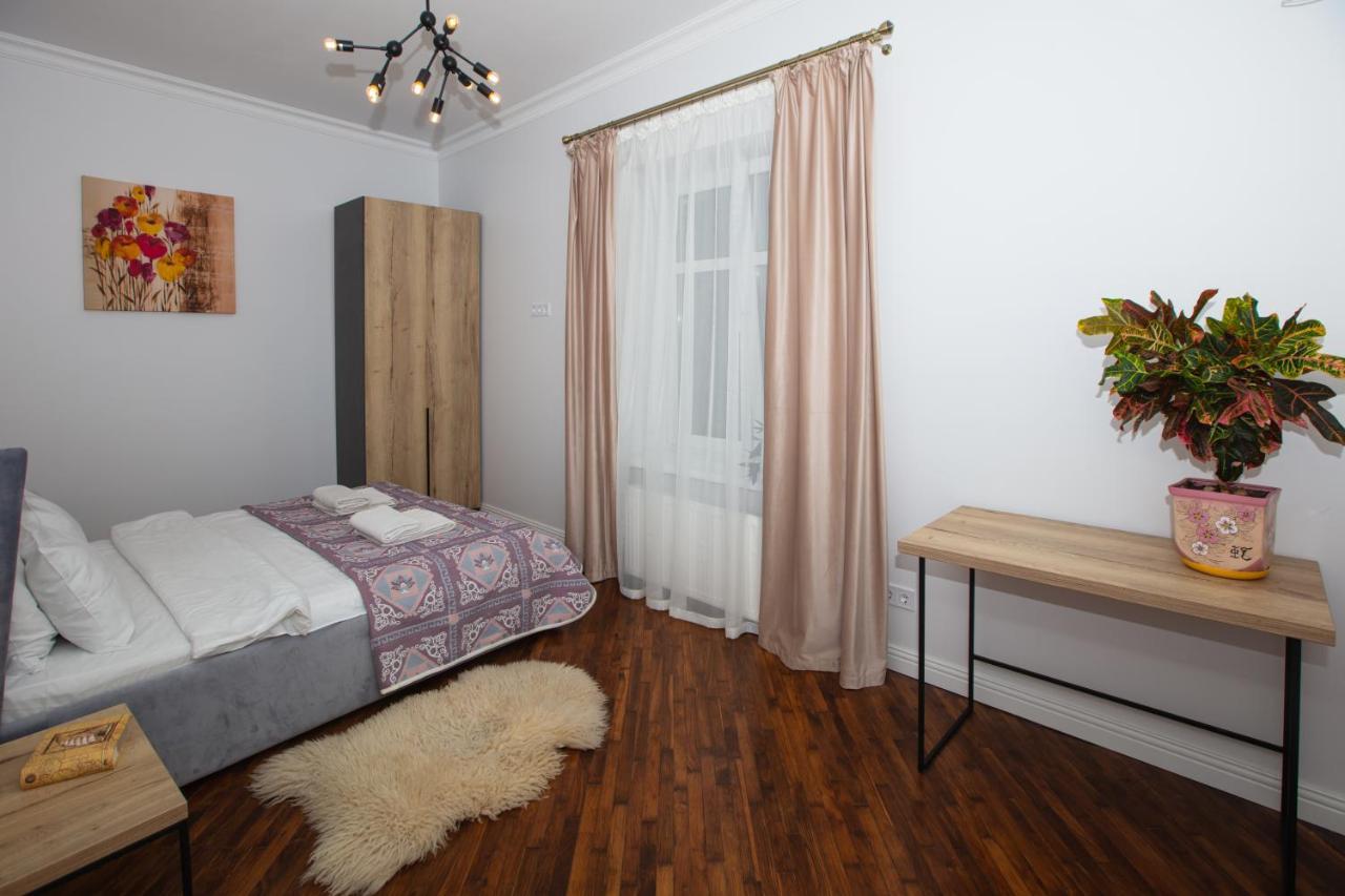Friends House- Сучасні Апартаменти В Центрі Львова Dış mekan fotoğraf