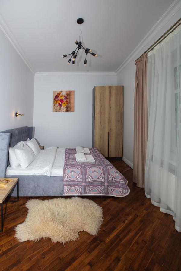 Friends House- Сучасні Апартаменти В Центрі Львова Dış mekan fotoğraf