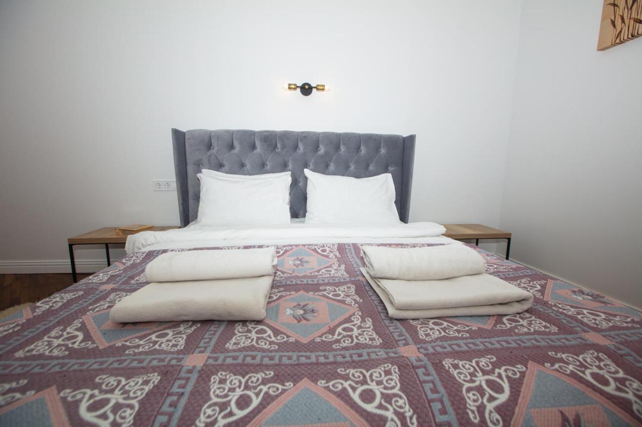 Friends House- Сучасні Апартаменти В Центрі Львова Dış mekan fotoğraf
