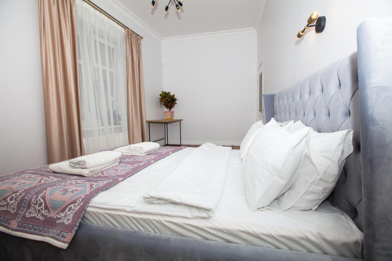 Friends House- Сучасні Апартаменти В Центрі Львова Dış mekan fotoğraf