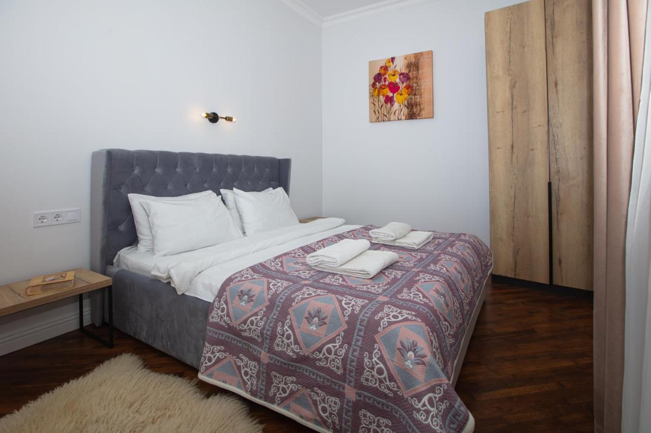 Friends House- Сучасні Апартаменти В Центрі Львова Dış mekan fotoğraf