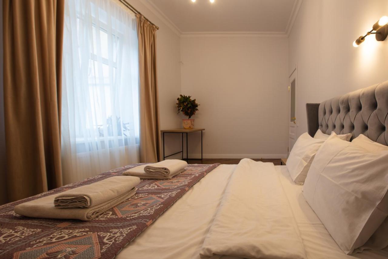Friends House- Сучасні Апартаменти В Центрі Львова Dış mekan fotoğraf