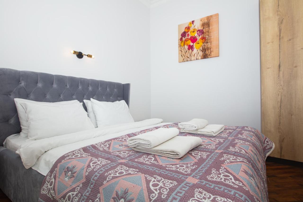 Friends House- Сучасні Апартаменти В Центрі Львова Dış mekan fotoğraf