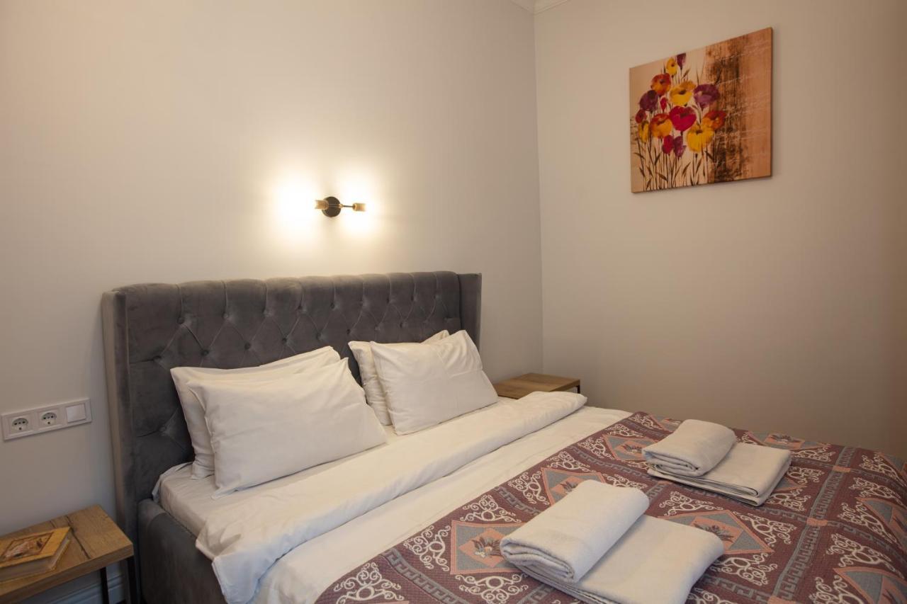 Friends House- Сучасні Апартаменти В Центрі Львова Dış mekan fotoğraf