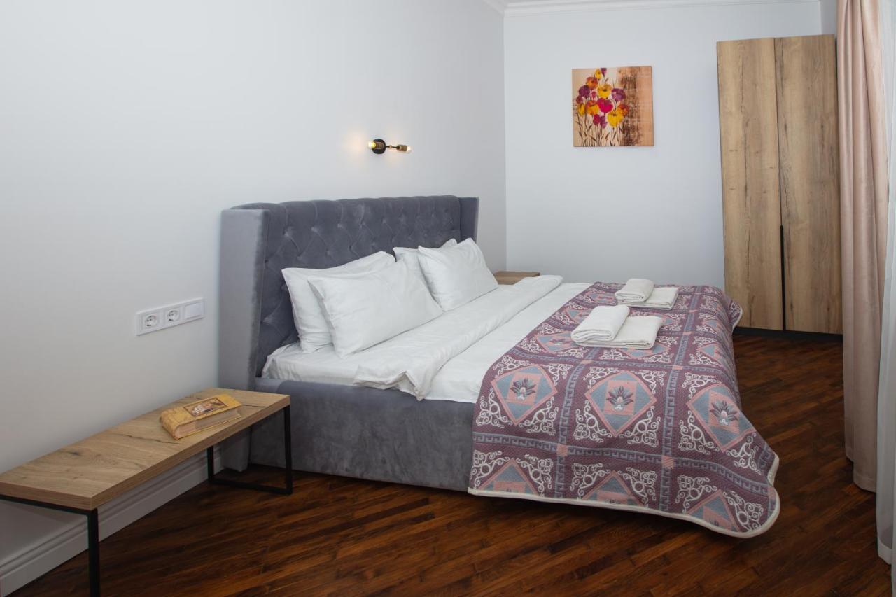 Friends House- Сучасні Апартаменти В Центрі Львова Dış mekan fotoğraf